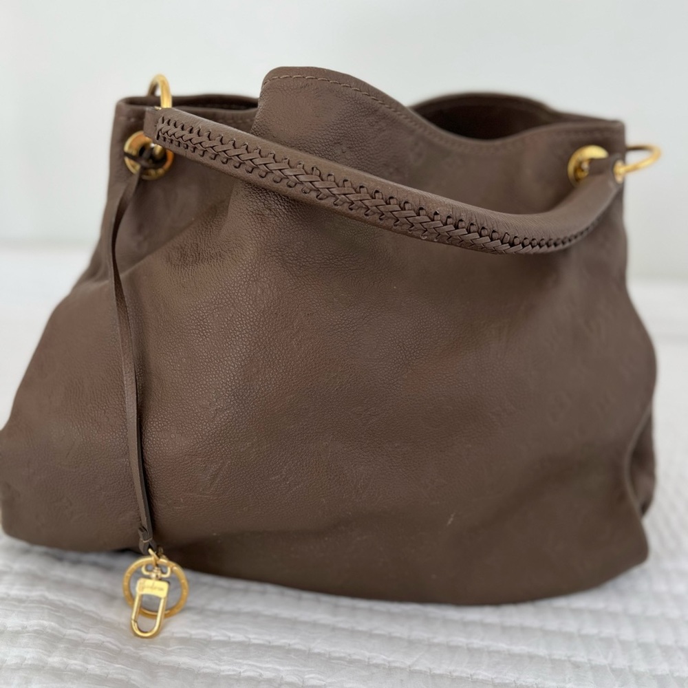 Louis Vuitton Artsy Leather Handbag